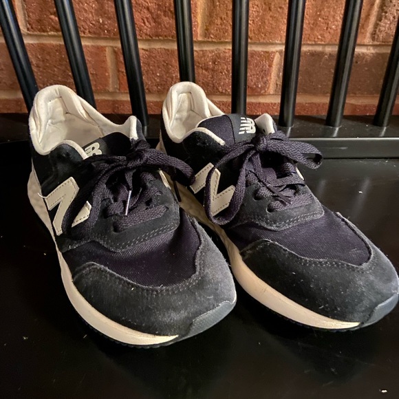 New Balance 564 Women’s Sneakers - Picture 2 of 4